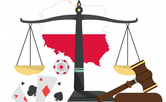 Legalne kasyna w Polsce: żetony, karty i młotek na tle flagi Polski